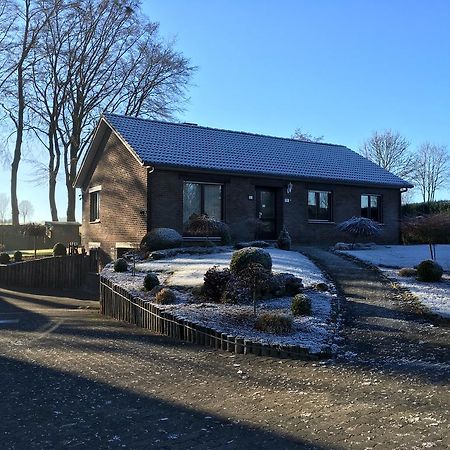 St. Vith Eifelhaus Emmelsヴィラ エクステリア 写真