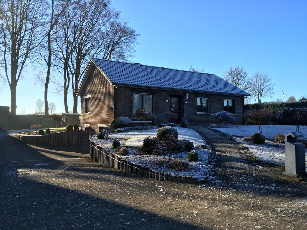 St. Vith Eifelhaus Emmelsヴィラ エクステリア 写真